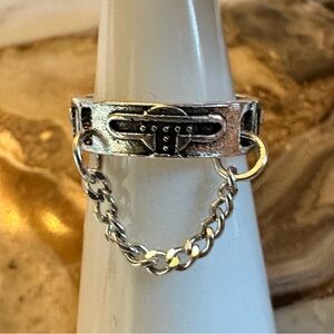 3190 Edgy Silver Chain Ring